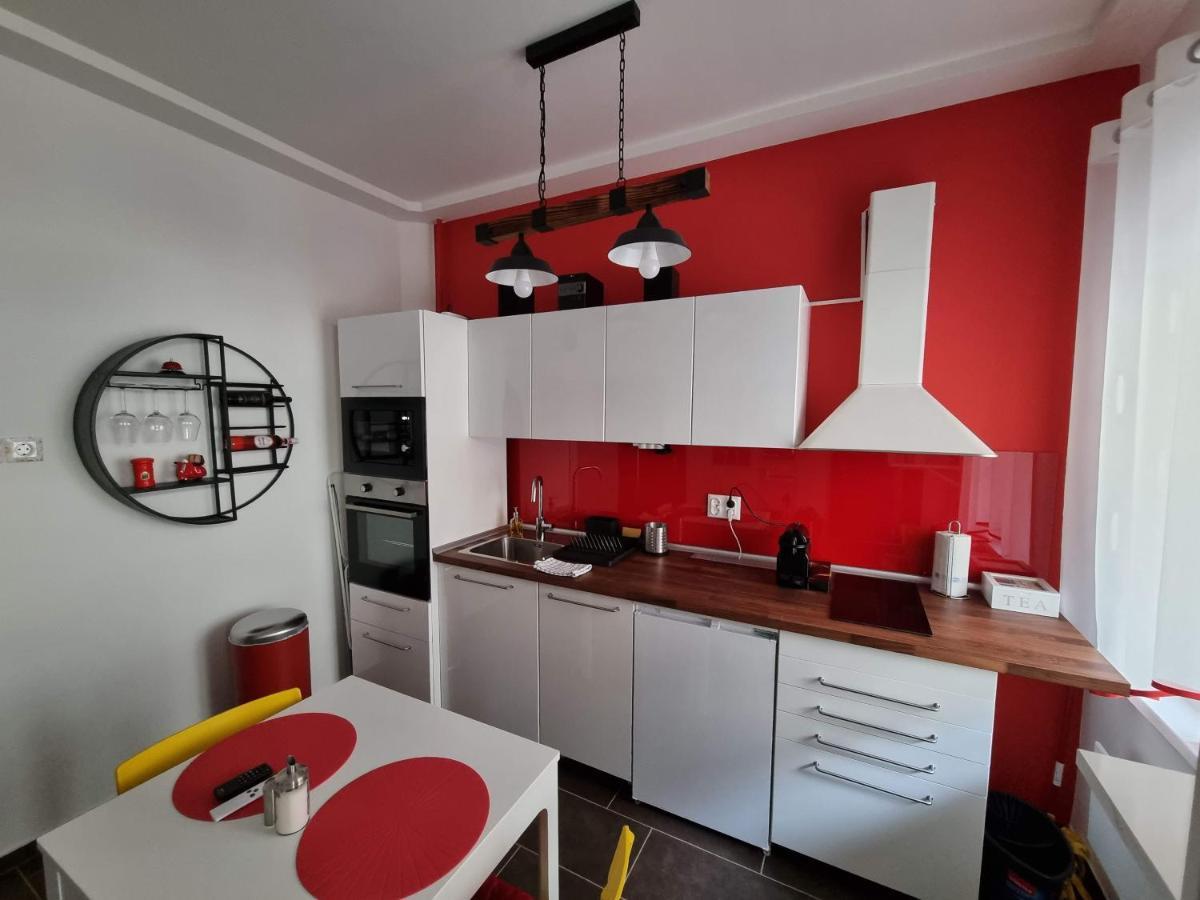 Flora Apartman Apartment แซแก็ด ภายนอก รูปภาพ