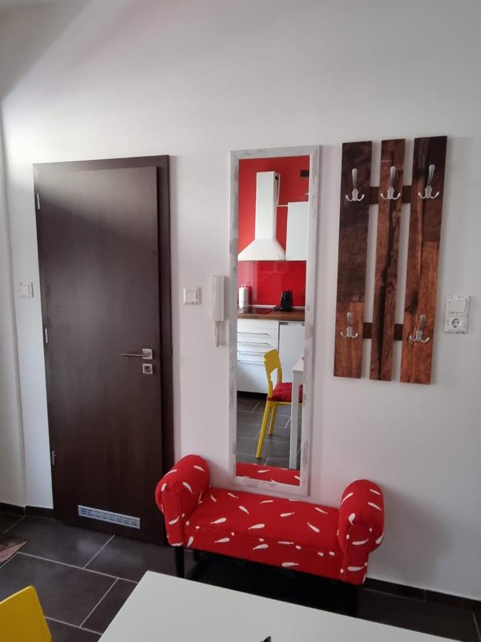 Flora Apartman Apartment แซแก็ด ภายนอก รูปภาพ